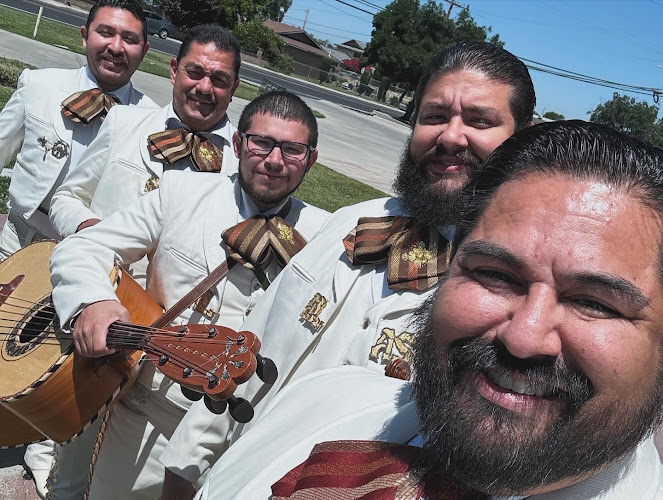 Mariachi Alas De Plata