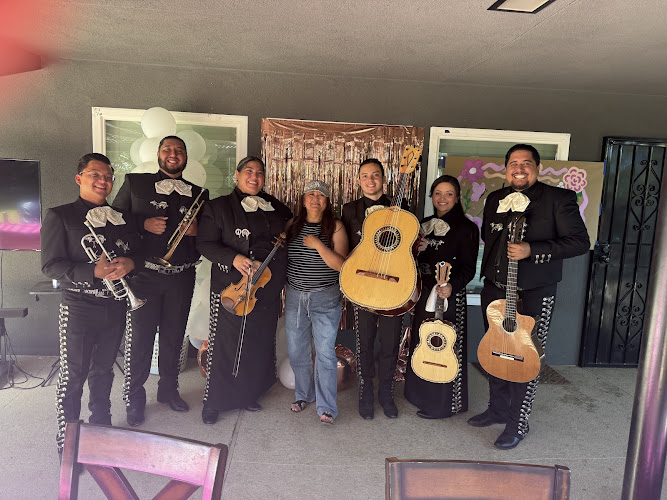 Mariachi Sol y Luna